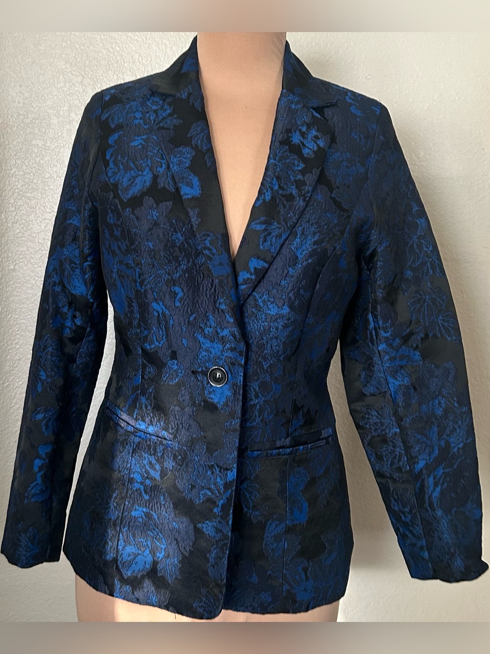 Simply Styled Black and Blue Floral Jacquard Blazer